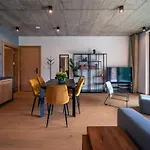 Shelter House 公寓 *