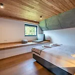 Shelter House 考斯赛力克