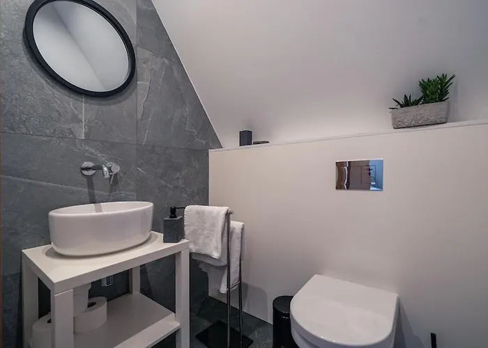 Apartament Shelter House *